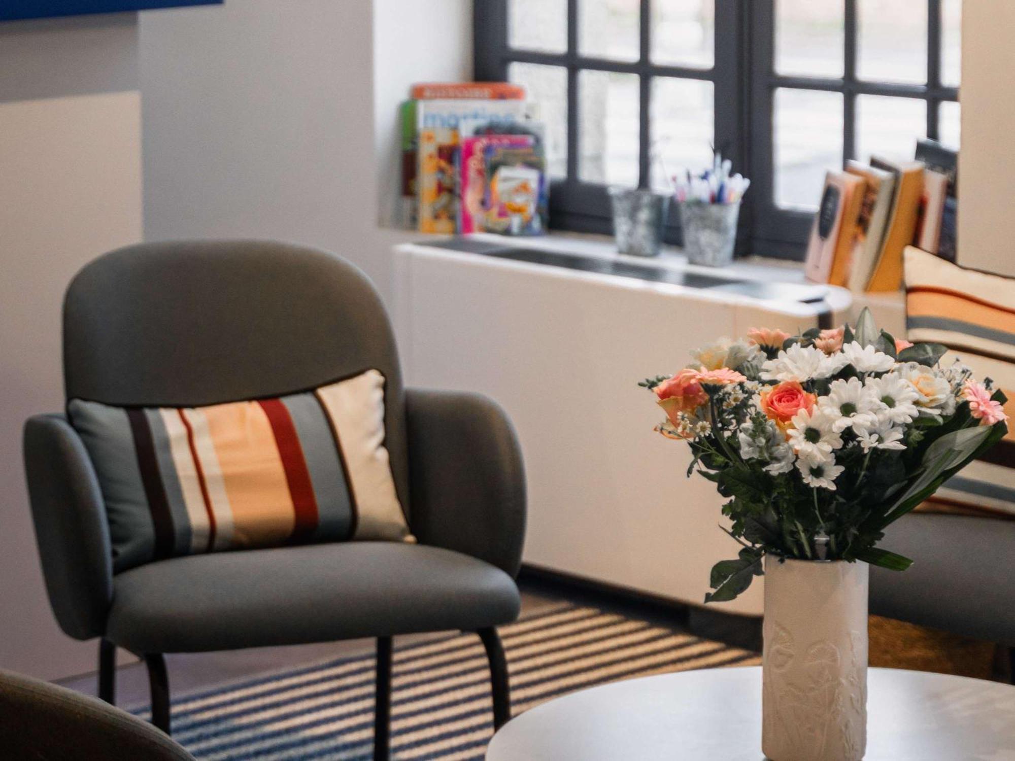 Ibis Styles Vannes Gare Centre Экстерьер фото